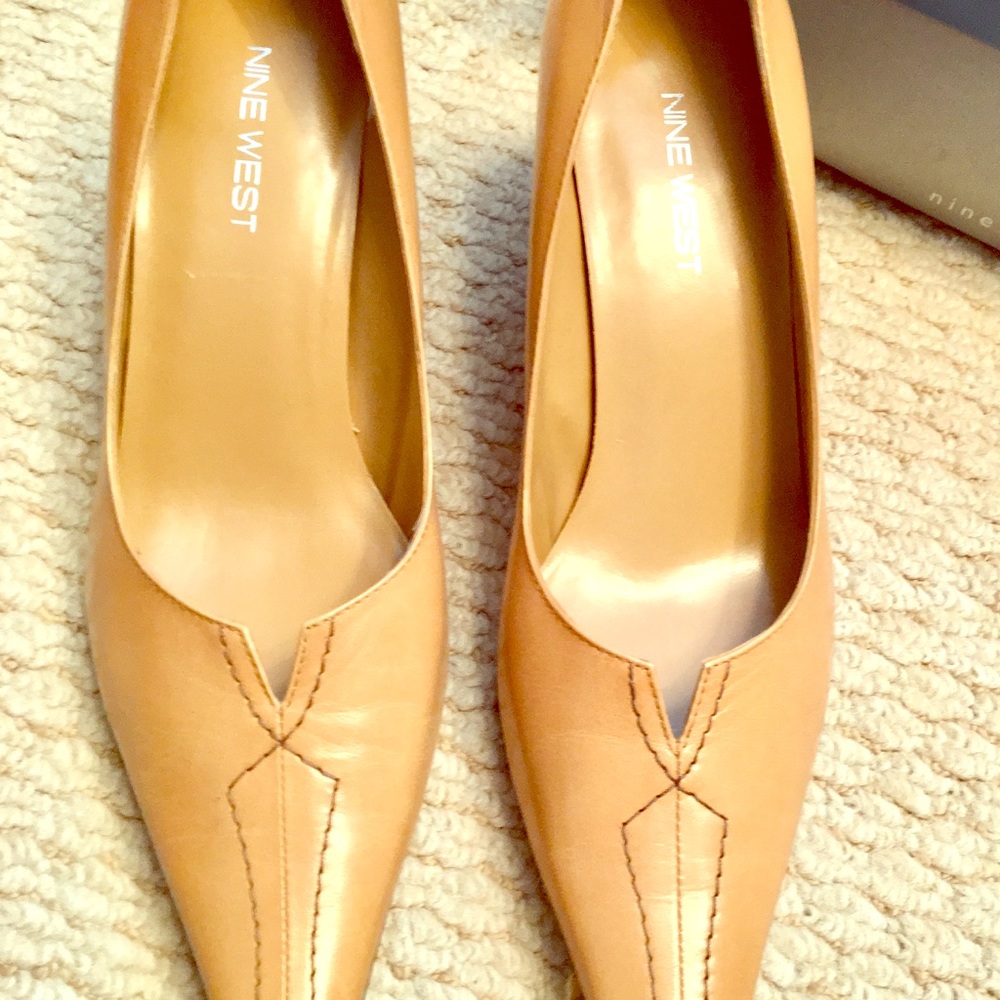 Nine West Dress shoes 2 1/2” heels